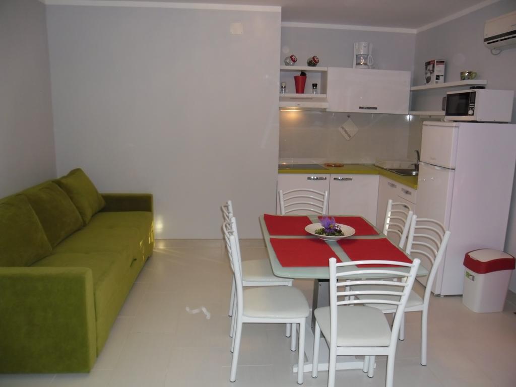 Apartments Jerine Tribalj 部屋 写真